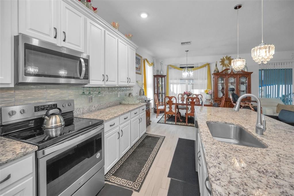 待售: $370,000 (4 贝兹, 2 浴室, 1968 平方英尺)