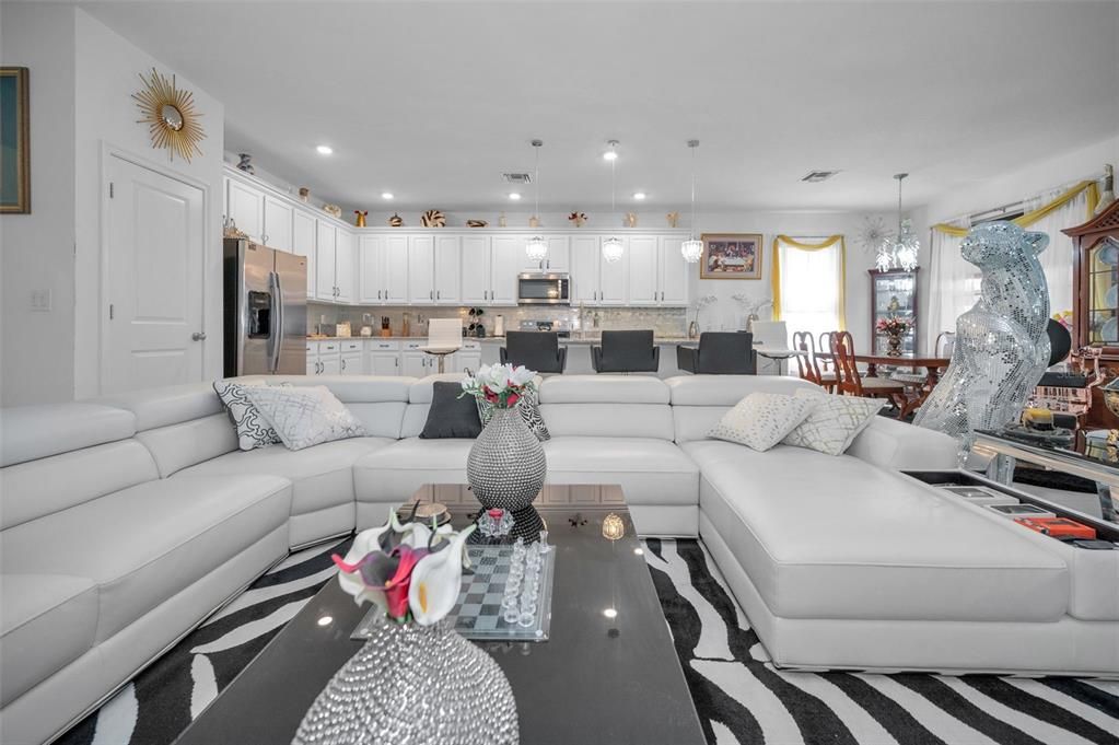 待售: $370,000 (4 贝兹, 2 浴室, 1968 平方英尺)