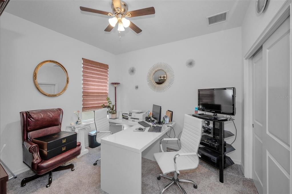 待售: $370,000 (4 贝兹, 2 浴室, 1968 平方英尺)