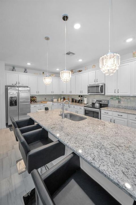 待售: $370,000 (4 贝兹, 2 浴室, 1968 平方英尺)