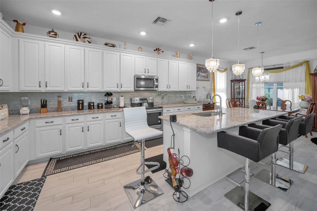 待售: $370,000 (4 贝兹, 2 浴室, 1968 平方英尺)