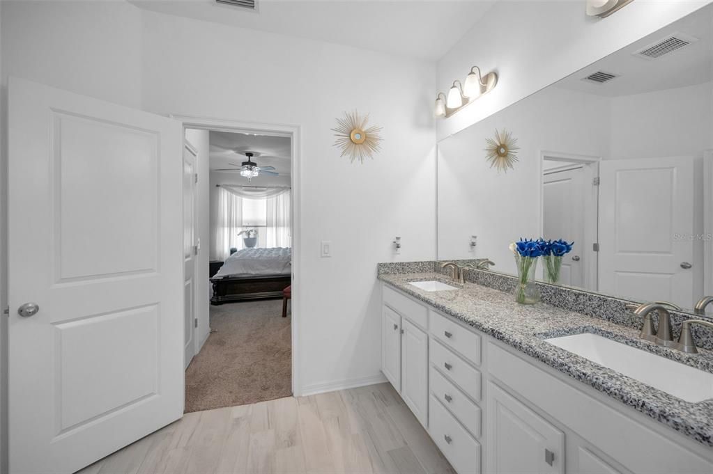 待售: $370,000 (4 贝兹, 2 浴室, 1968 平方英尺)