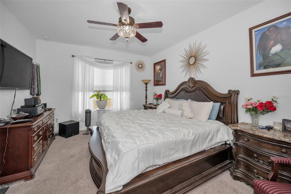 待售: $370,000 (4 贝兹, 2 浴室, 1968 平方英尺)