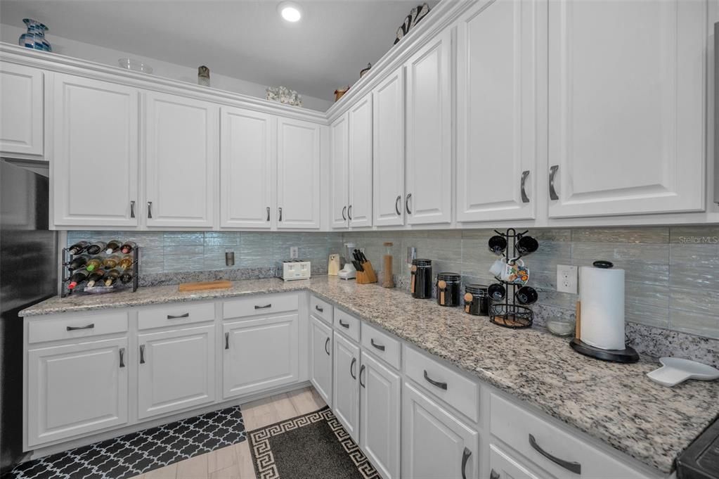 待售: $370,000 (4 贝兹, 2 浴室, 1968 平方英尺)