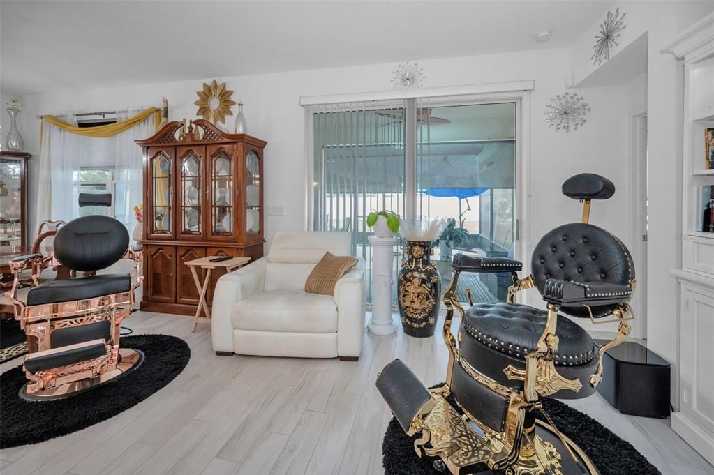 待售: $370,000 (4 贝兹, 2 浴室, 1968 平方英尺)