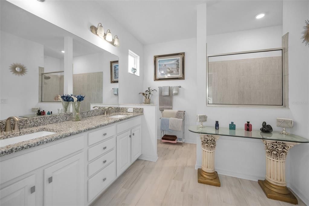 待售: $370,000 (4 贝兹, 2 浴室, 1968 平方英尺)