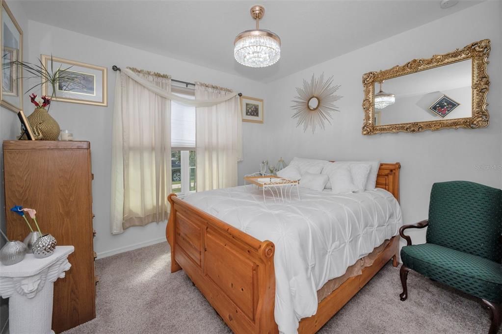 待售: $370,000 (4 贝兹, 2 浴室, 1968 平方英尺)