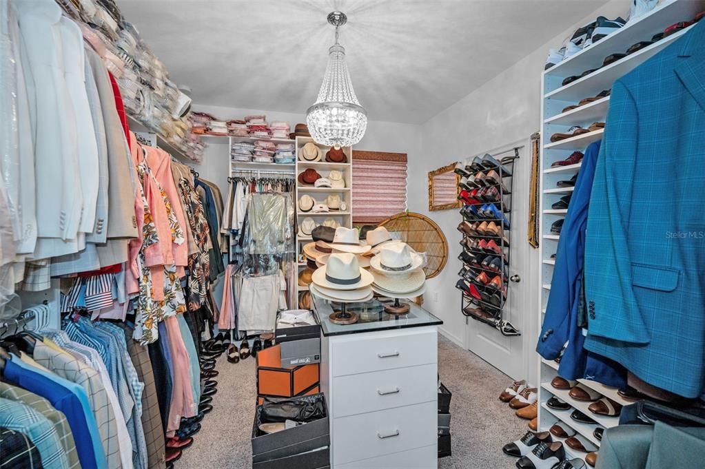 待售: $370,000 (4 贝兹, 2 浴室, 1968 平方英尺)