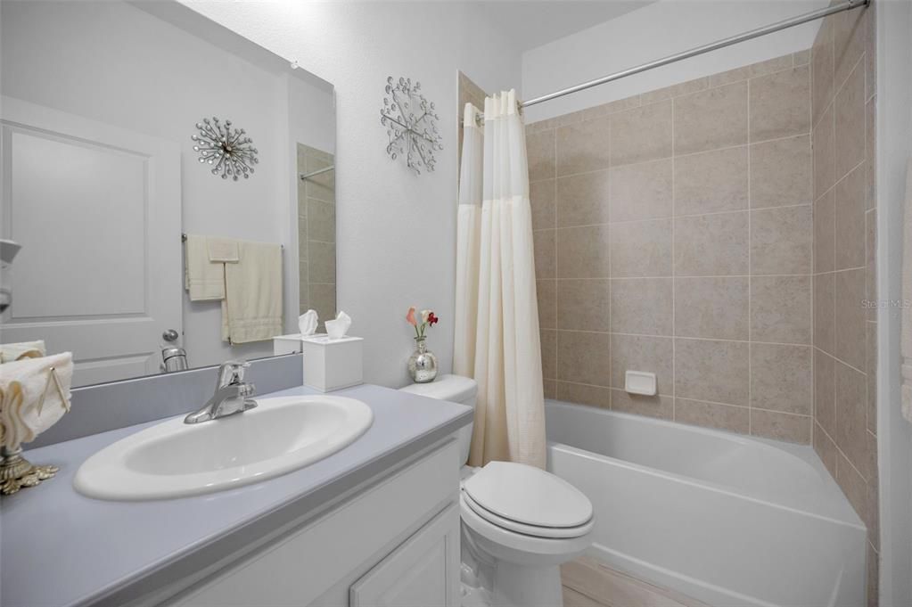 待售: $370,000 (4 贝兹, 2 浴室, 1968 平方英尺)