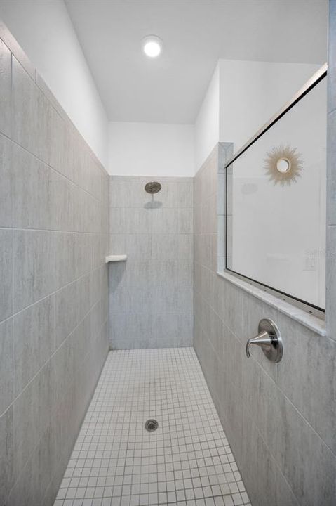 待售: $370,000 (4 贝兹, 2 浴室, 1968 平方英尺)