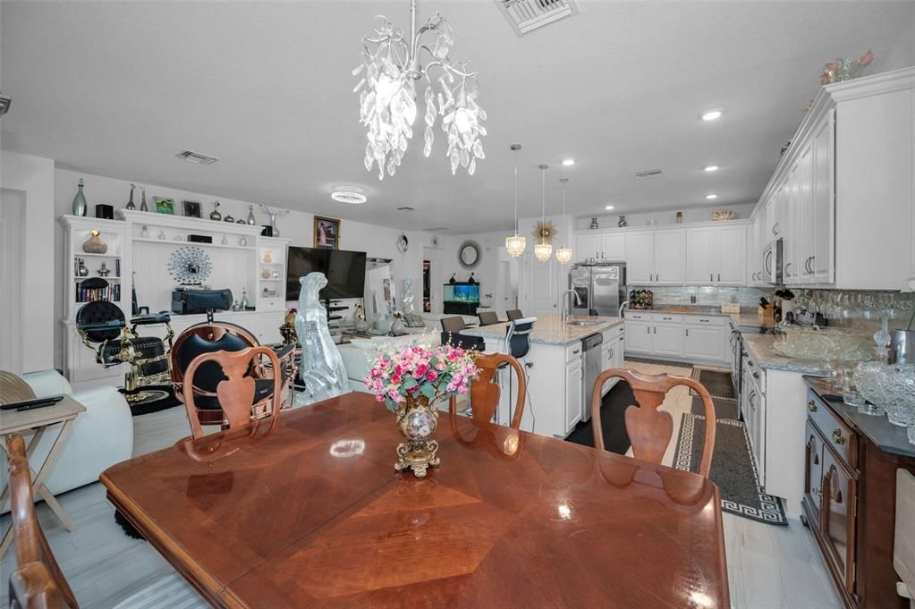 待售: $370,000 (4 贝兹, 2 浴室, 1968 平方英尺)