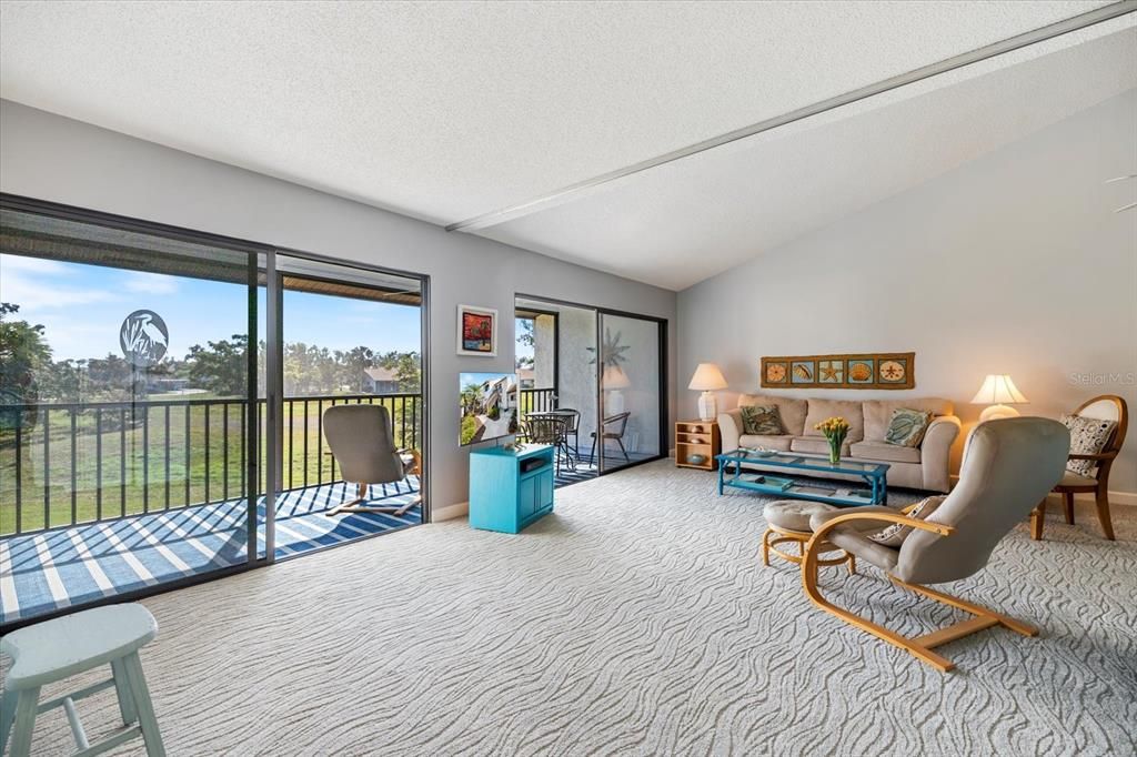 待售: $199,000 (2 贝兹, 2 浴室, 1092 平方英尺)