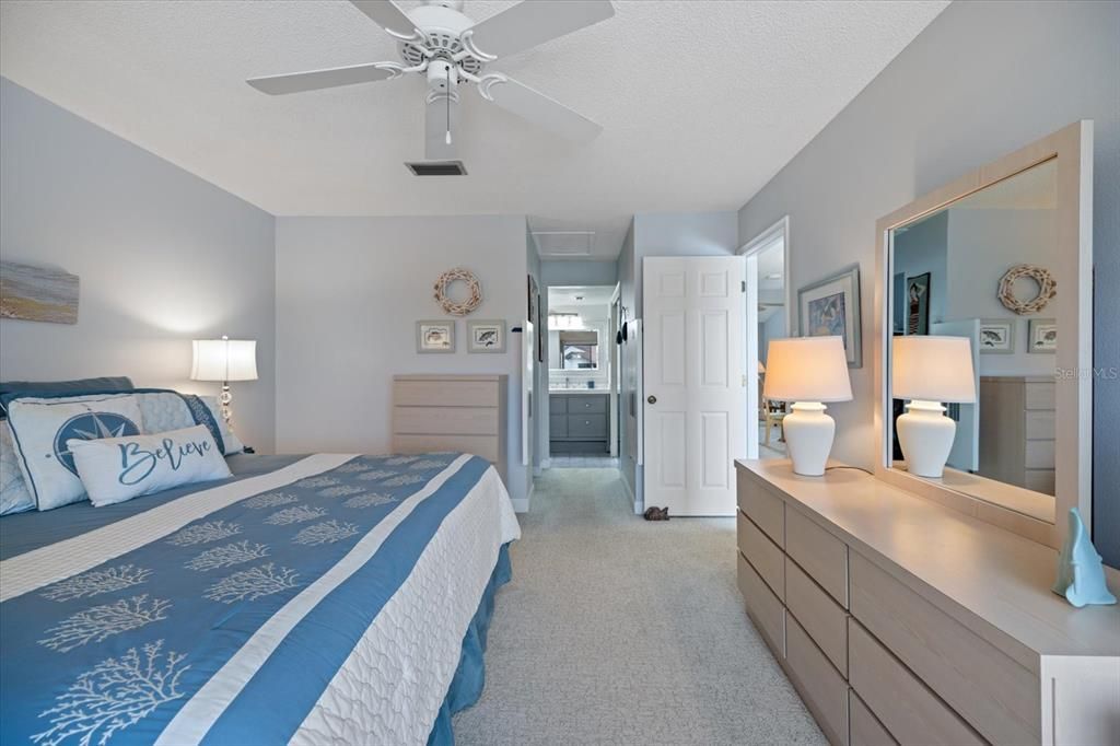 待售: $199,000 (2 贝兹, 2 浴室, 1092 平方英尺)