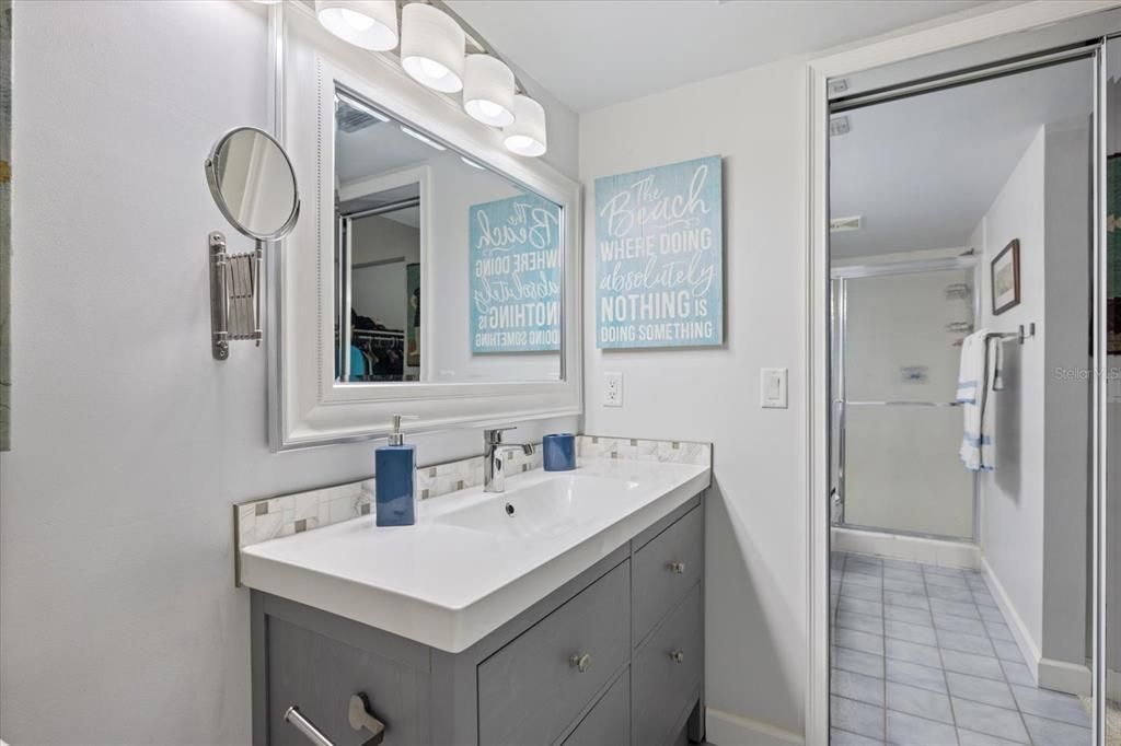 待售: $199,000 (2 贝兹, 2 浴室, 1092 平方英尺)