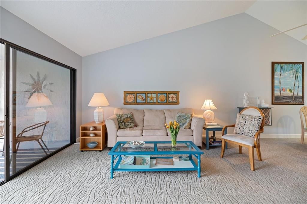 待售: $199,000 (2 贝兹, 2 浴室, 1092 平方英尺)