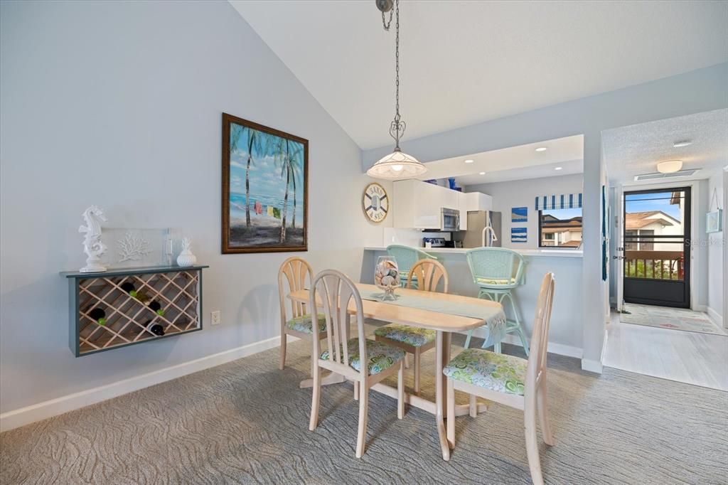 待售: $199,000 (2 贝兹, 2 浴室, 1092 平方英尺)