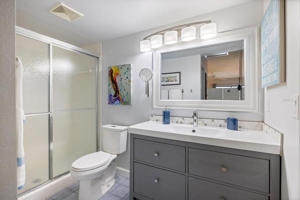 待售: $199,000 (2 贝兹, 2 浴室, 1092 平方英尺)