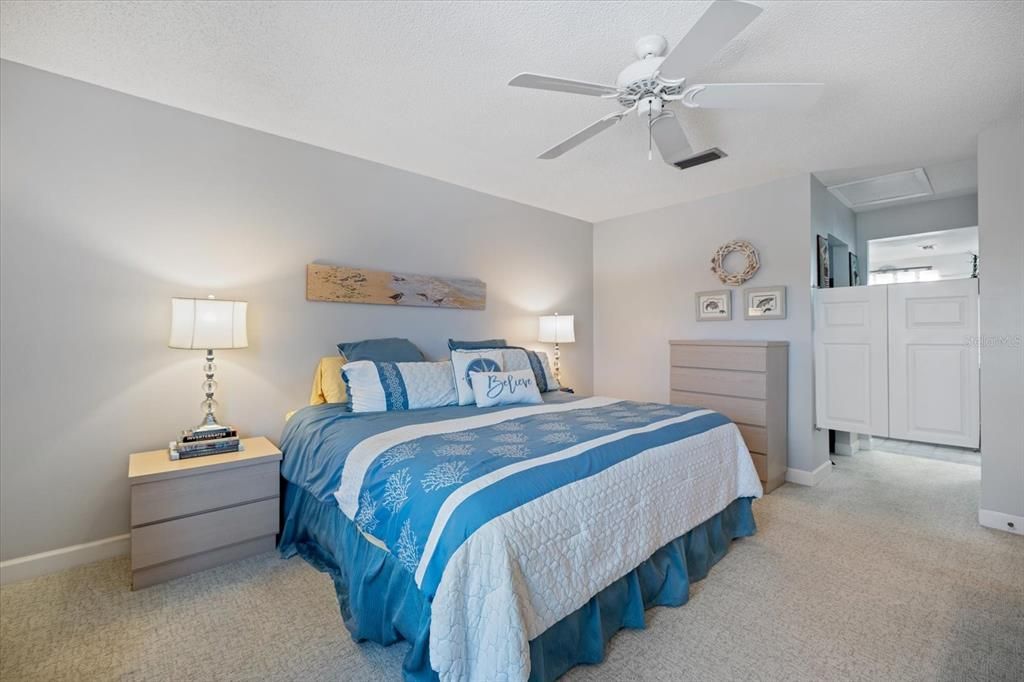 待售: $199,000 (2 贝兹, 2 浴室, 1092 平方英尺)