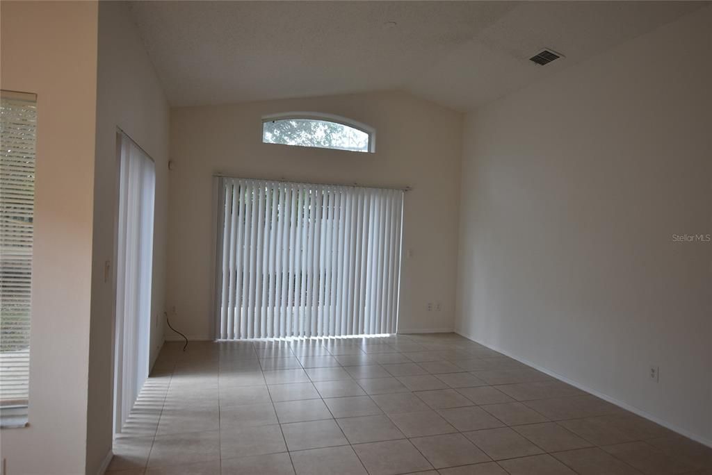 出租: $2,100 (3 贝兹, 2 浴室, 1392 平方英尺)