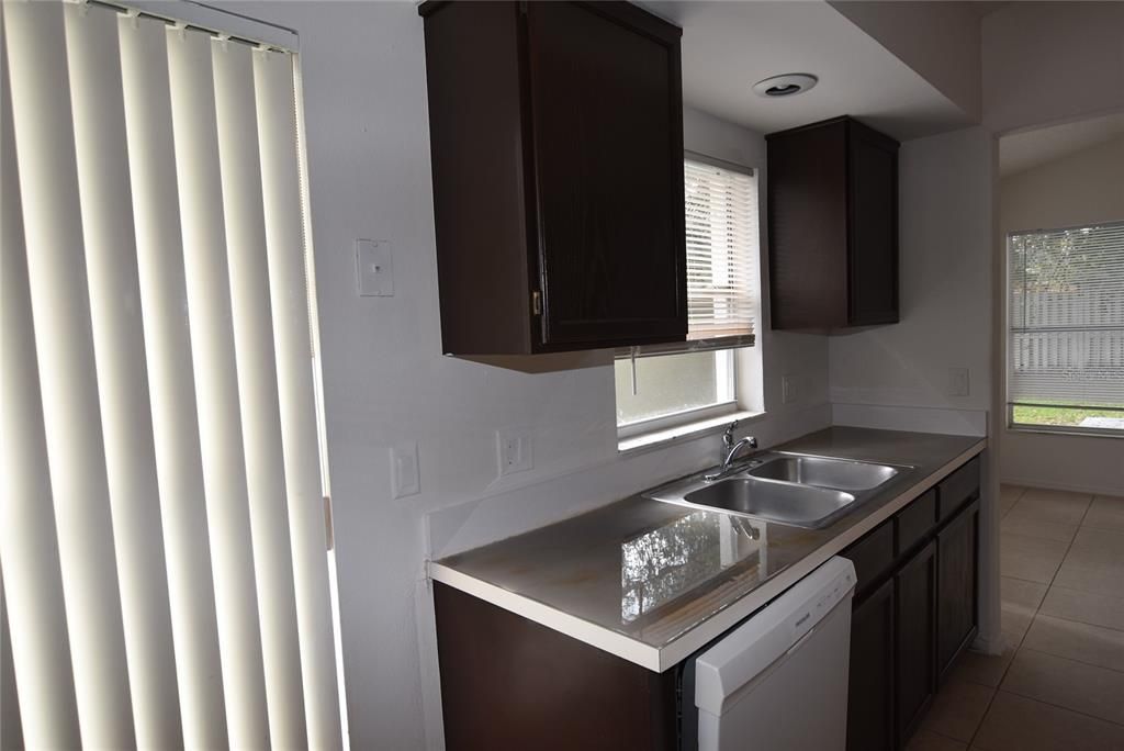 出租: $2,100 (3 贝兹, 2 浴室, 1392 平方英尺)