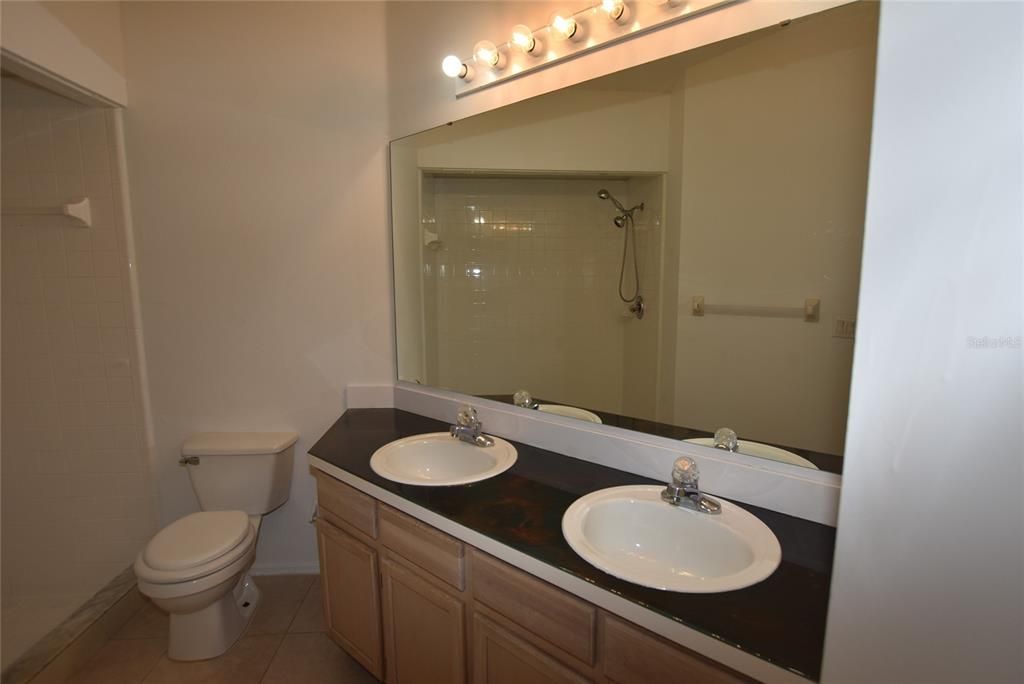 出租: $2,100 (3 贝兹, 2 浴室, 1392 平方英尺)