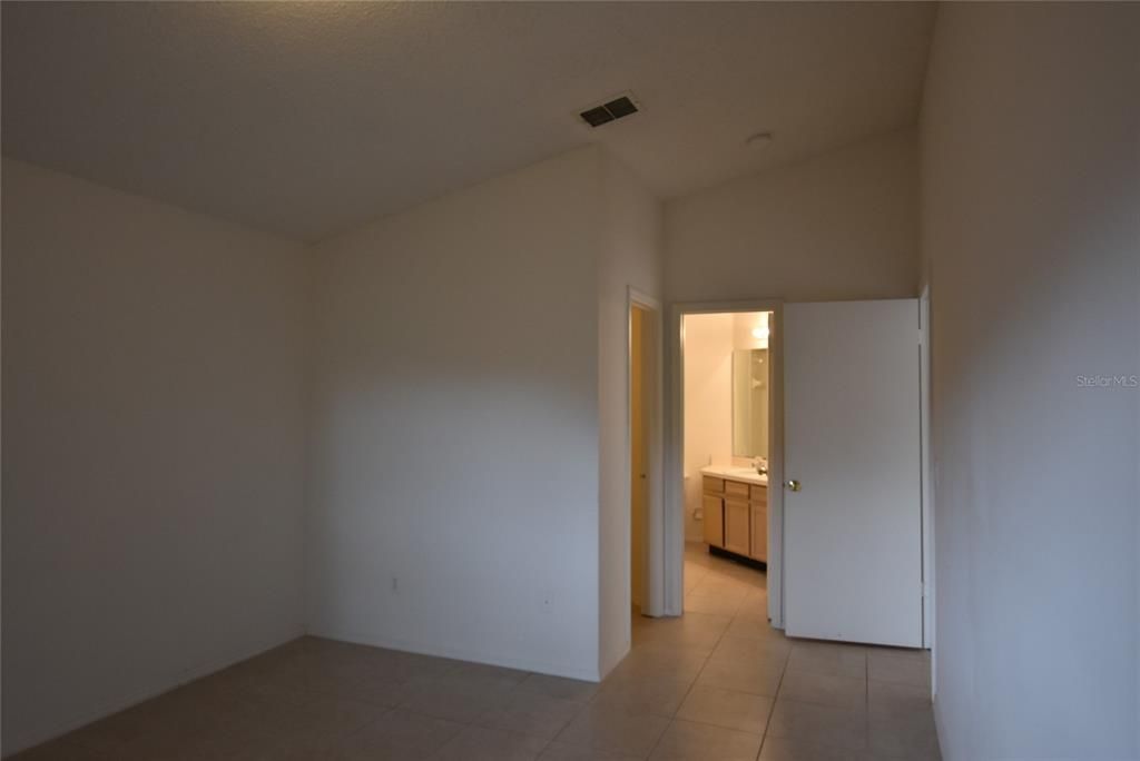 出租: $2,100 (3 贝兹, 2 浴室, 1392 平方英尺)