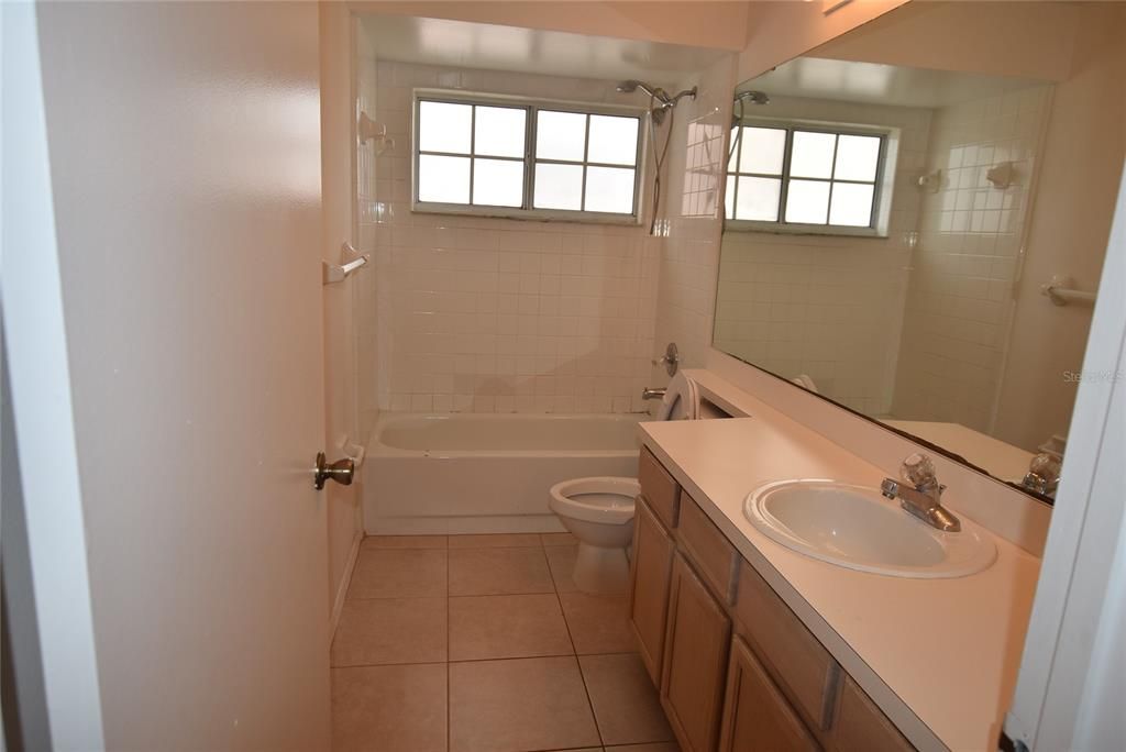 出租: $2,100 (3 贝兹, 2 浴室, 1392 平方英尺)