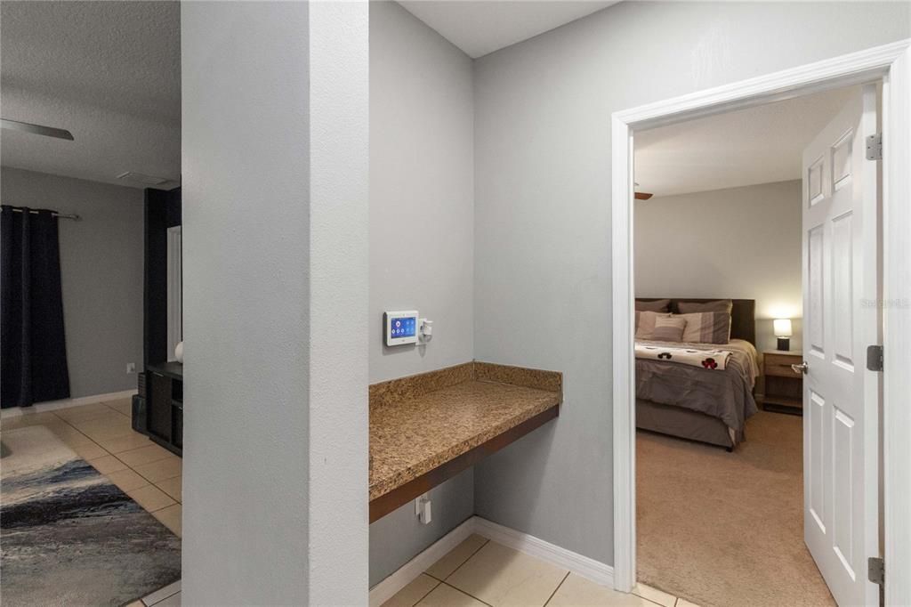 合同活跃: $572,500 (6 贝兹, 3 浴室, 2800 平方英尺)