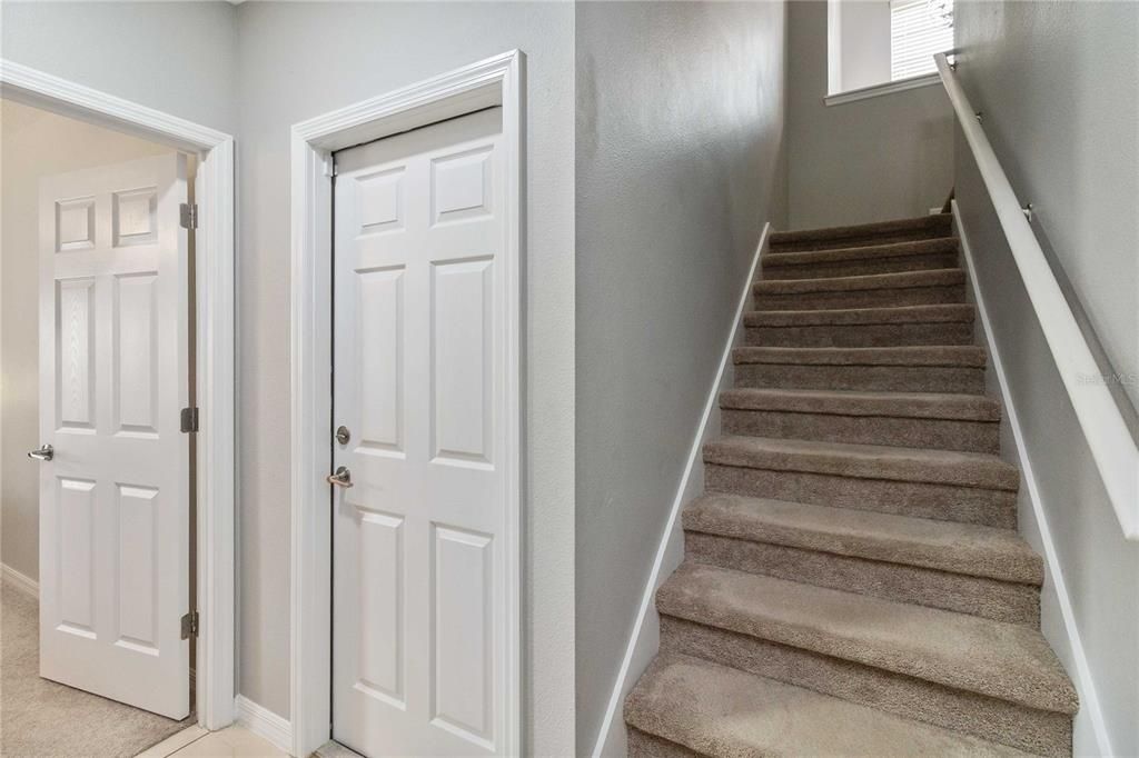 合同活跃: $572,500 (6 贝兹, 3 浴室, 2800 平方英尺)