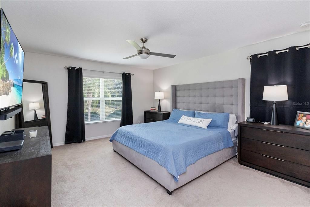 合同活跃: $572,500 (6 贝兹, 3 浴室, 2800 平方英尺)