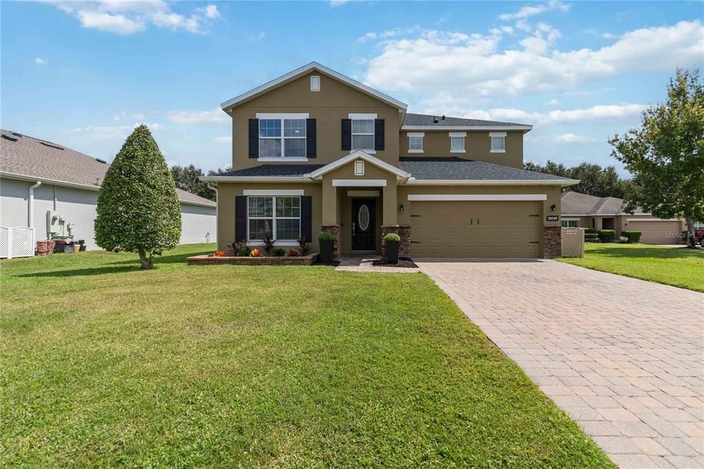 合同活跃: $572,500 (6 贝兹, 3 浴室, 2800 平方英尺)