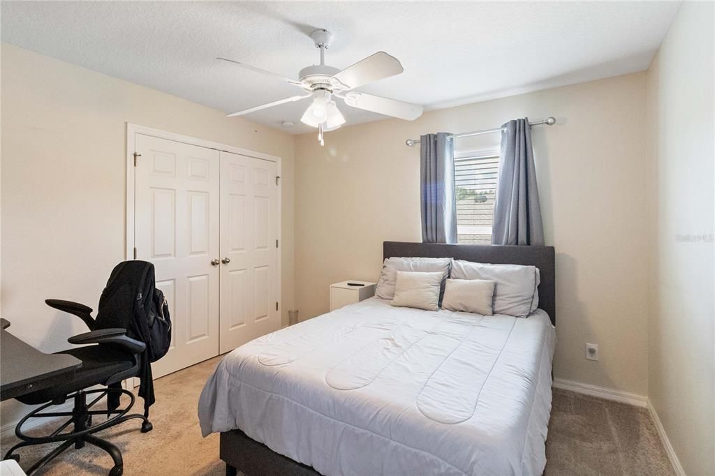 合同活跃: $572,500 (6 贝兹, 3 浴室, 2800 平方英尺)