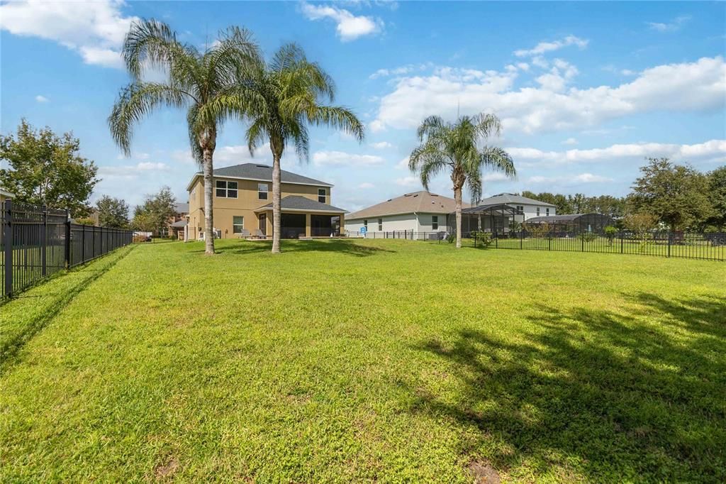 合同活跃: $572,500 (6 贝兹, 3 浴室, 2800 平方英尺)