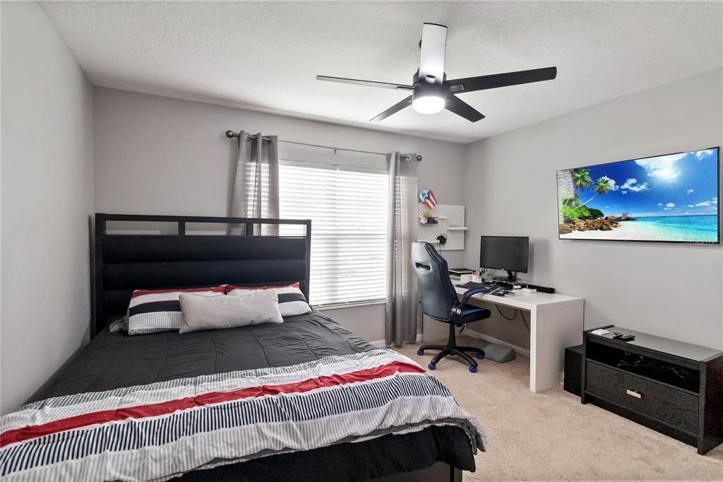 合同活跃: $572,500 (6 贝兹, 3 浴室, 2800 平方英尺)