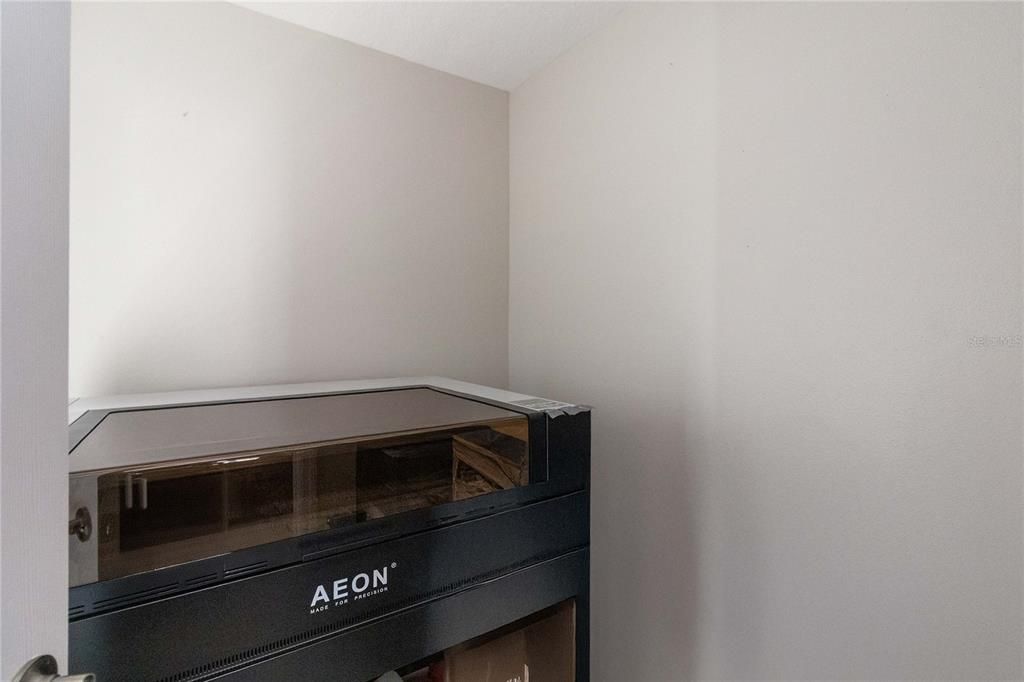 合同活跃: $572,500 (6 贝兹, 3 浴室, 2800 平方英尺)