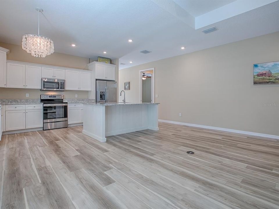 合同活跃: $340,000 (3 贝兹, 2 浴室, 1616 平方英尺)