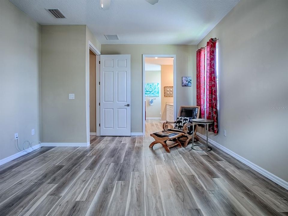 合同活跃: $340,000 (3 贝兹, 2 浴室, 1616 平方英尺)