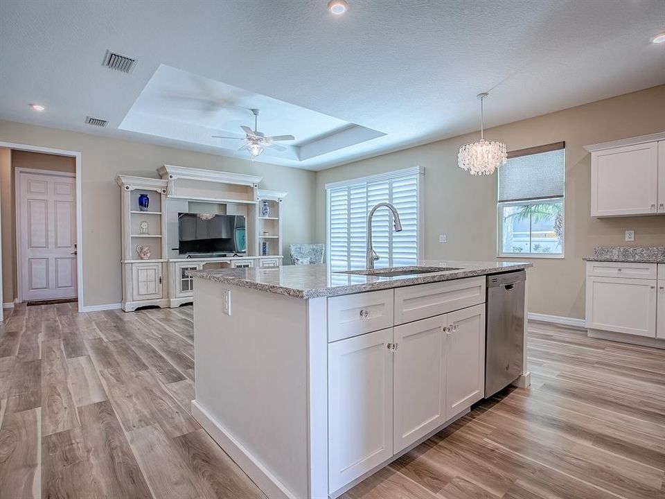 合同活跃: $340,000 (3 贝兹, 2 浴室, 1616 平方英尺)