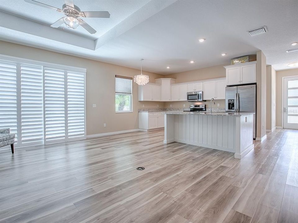 合同活跃: $340,000 (3 贝兹, 2 浴室, 1616 平方英尺)