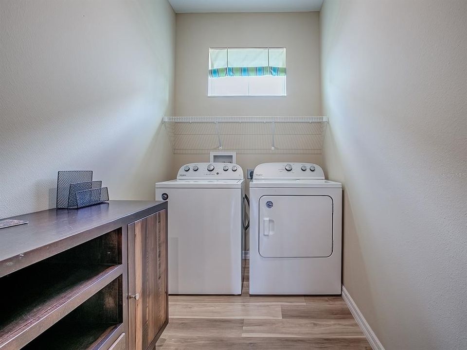 合同活跃: $340,000 (3 贝兹, 2 浴室, 1616 平方英尺)