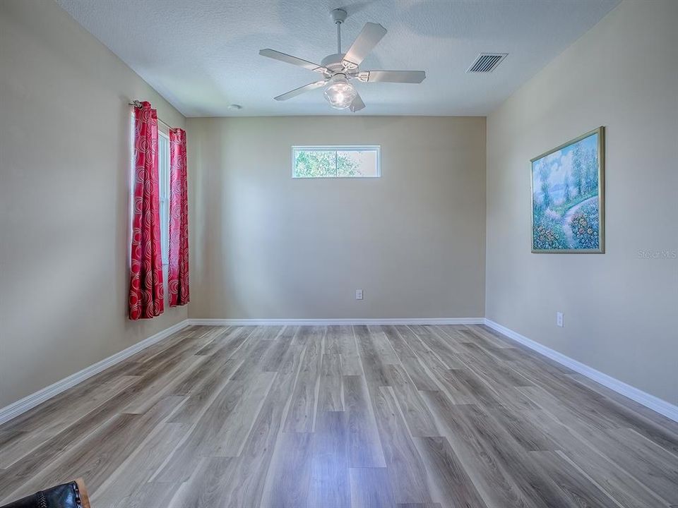 合同活跃: $340,000 (3 贝兹, 2 浴室, 1616 平方英尺)