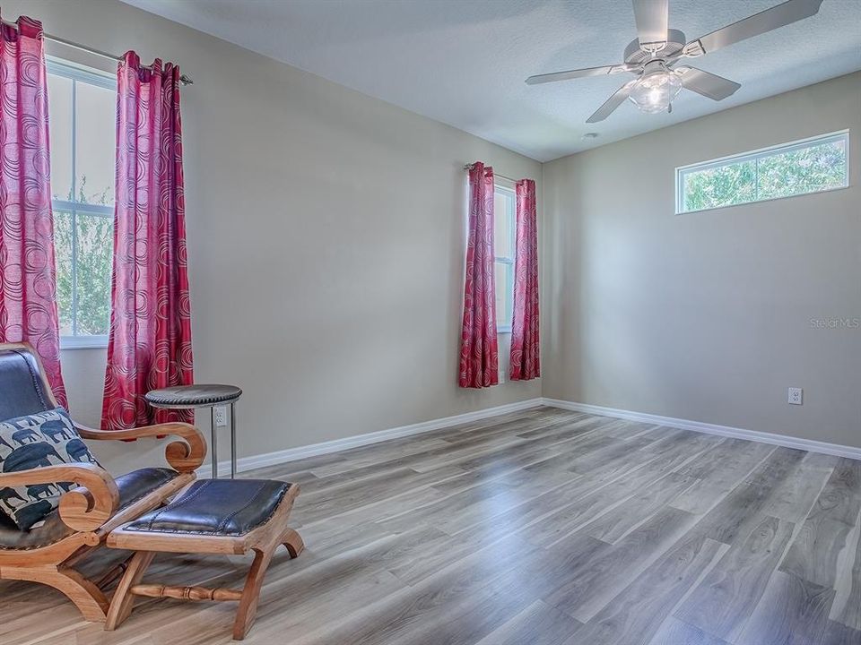 合同活跃: $340,000 (3 贝兹, 2 浴室, 1616 平方英尺)