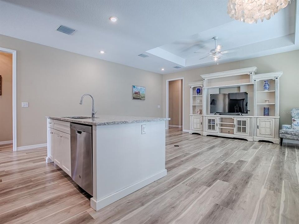 合同活跃: $340,000 (3 贝兹, 2 浴室, 1616 平方英尺)