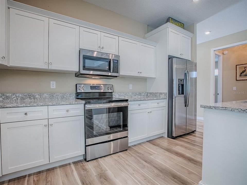 合同活跃: $340,000 (3 贝兹, 2 浴室, 1616 平方英尺)