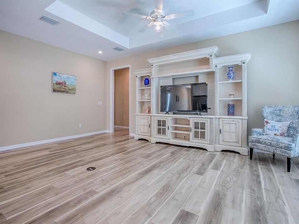 合同活跃: $340,000 (3 贝兹, 2 浴室, 1616 平方英尺)