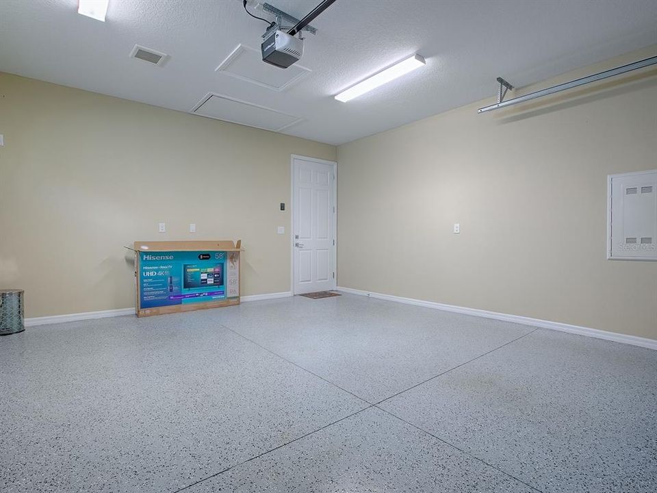 合同活跃: $340,000 (3 贝兹, 2 浴室, 1616 平方英尺)