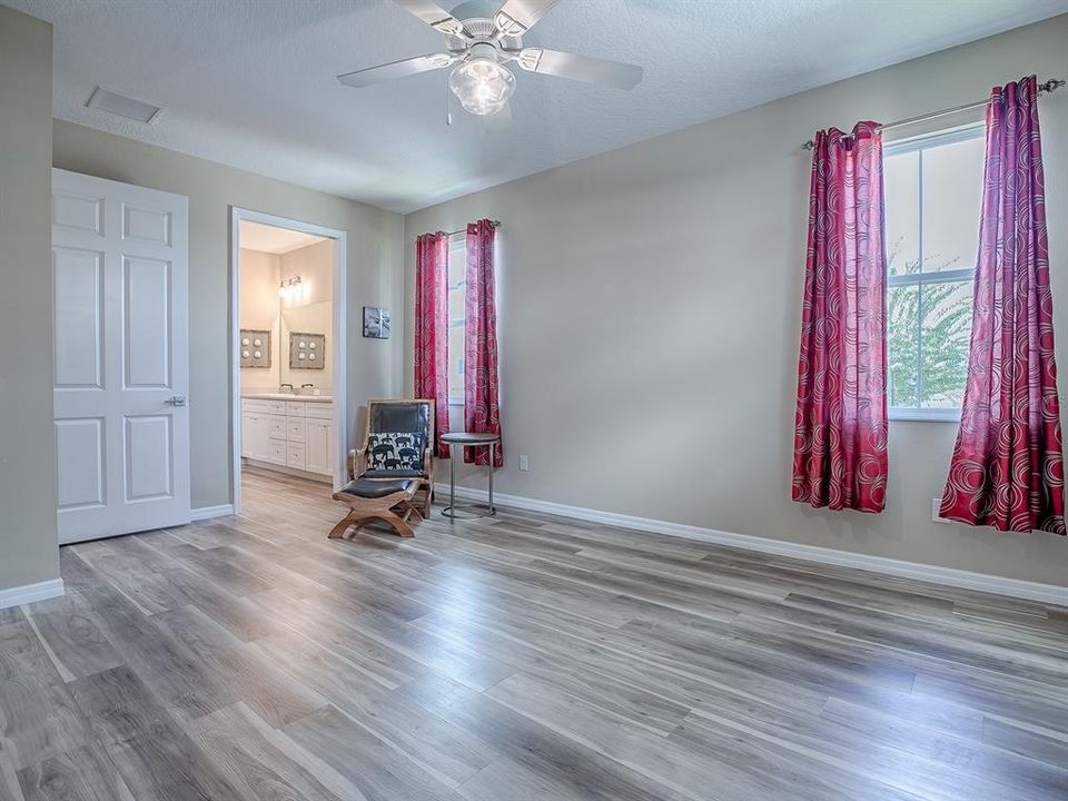 合同活跃: $340,000 (3 贝兹, 2 浴室, 1616 平方英尺)