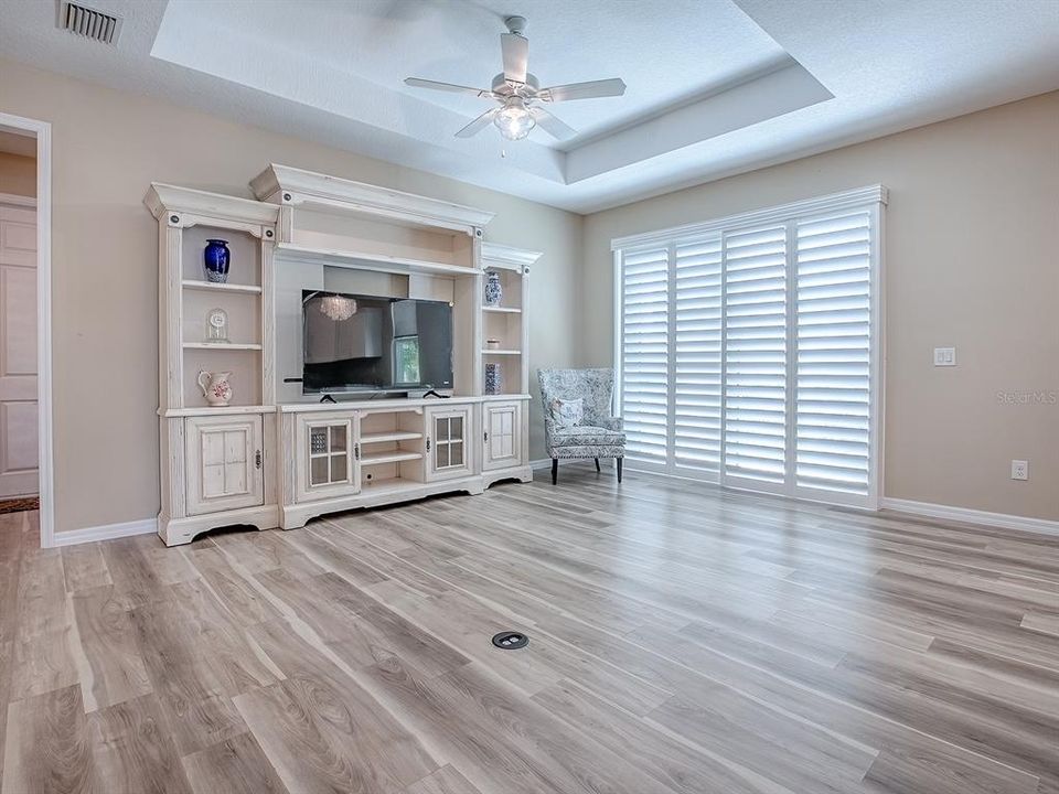 合同活跃: $340,000 (3 贝兹, 2 浴室, 1616 平方英尺)