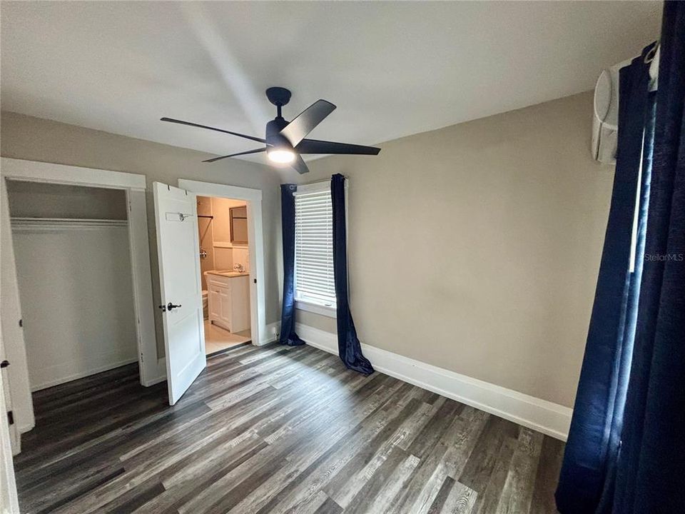 出租: $1,150 (1 贝兹, 1 浴室, 520 平方英尺)