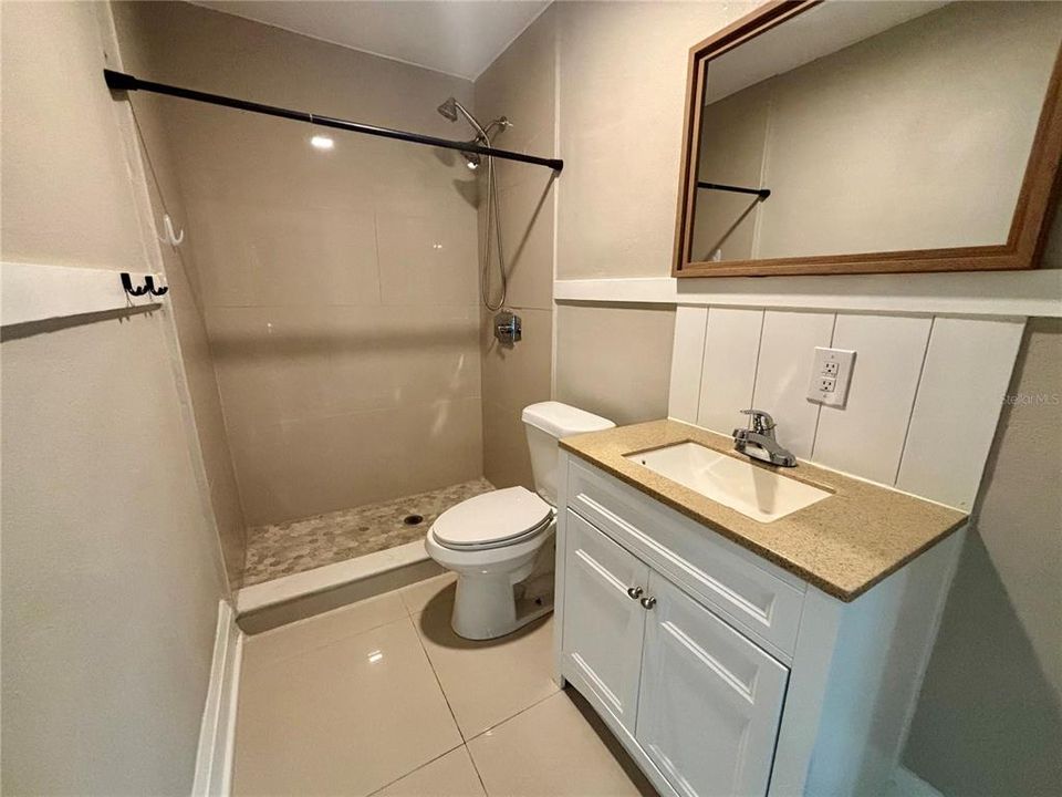 出租: $1,150 (1 贝兹, 1 浴室, 520 平方英尺)